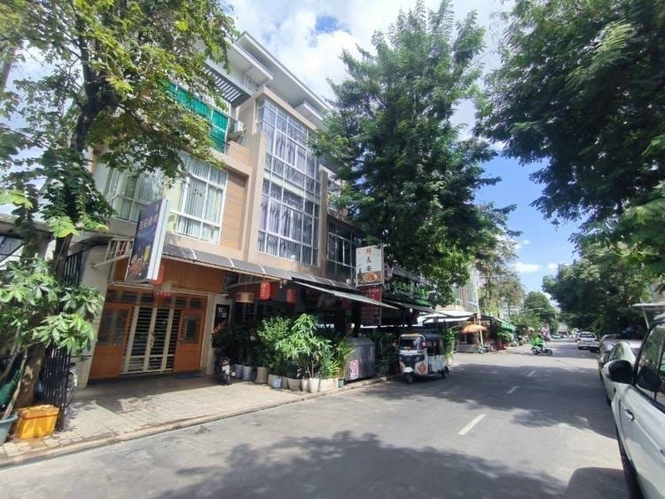 Nirouth, Chbar Ampov, Phnom Penh的店屋For Sale & Rent