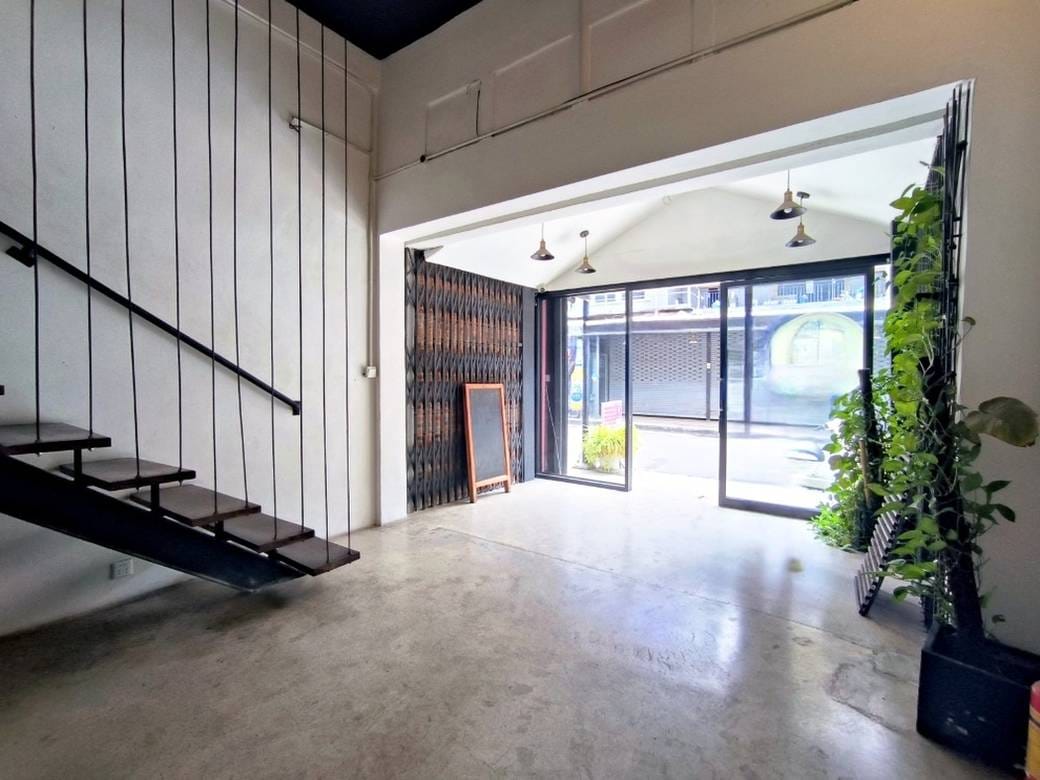160 sqm Living Size Shophouse For Rent in Boeng Keng Kang