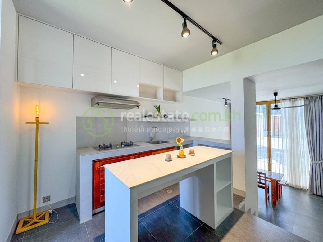 250 sqm Living Size House and lot Na prodej in Prasat Bakong