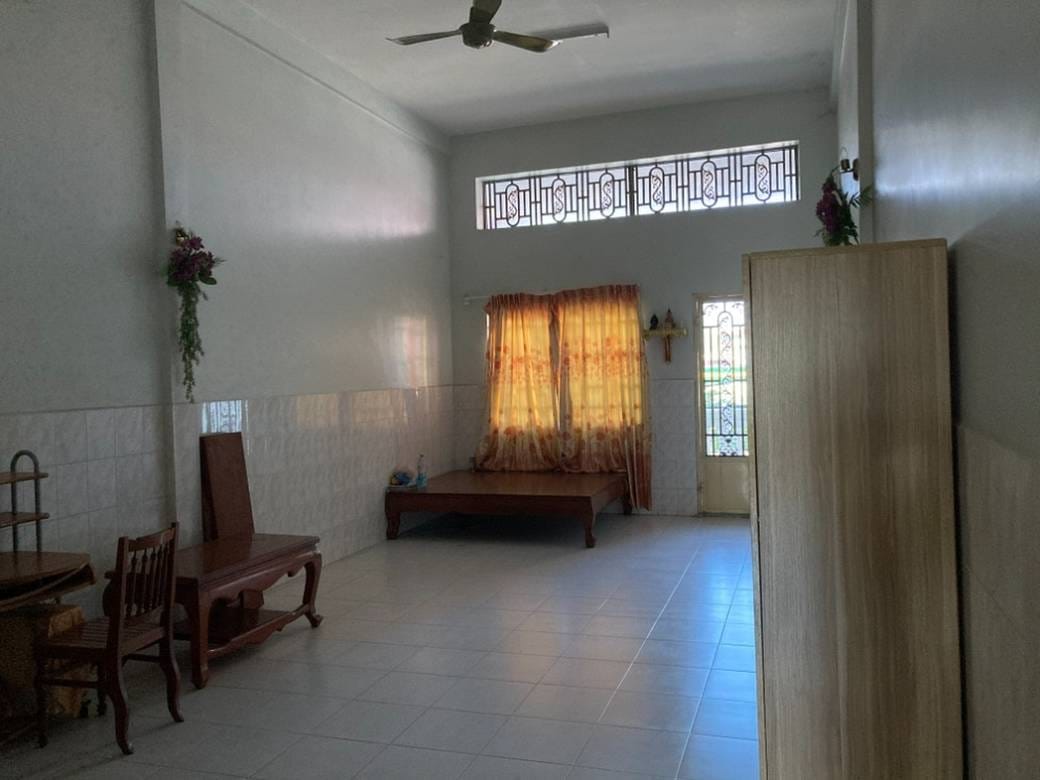 216 sqm Living Size Shophouse Na prodej in Toul Kork