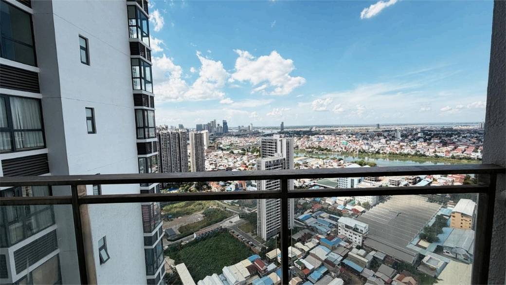 Urban Village Phase 2 | 인테리어 됨 콘도 매매