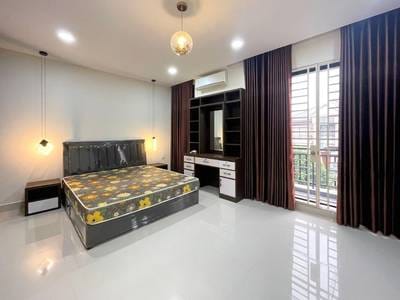 Borey Peng Huoth: The Star Platinum Roseville | $2,000 Dvojvila