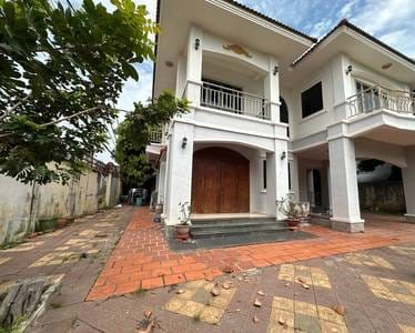 House and lot À vendre à Russey Keo $1,300,000