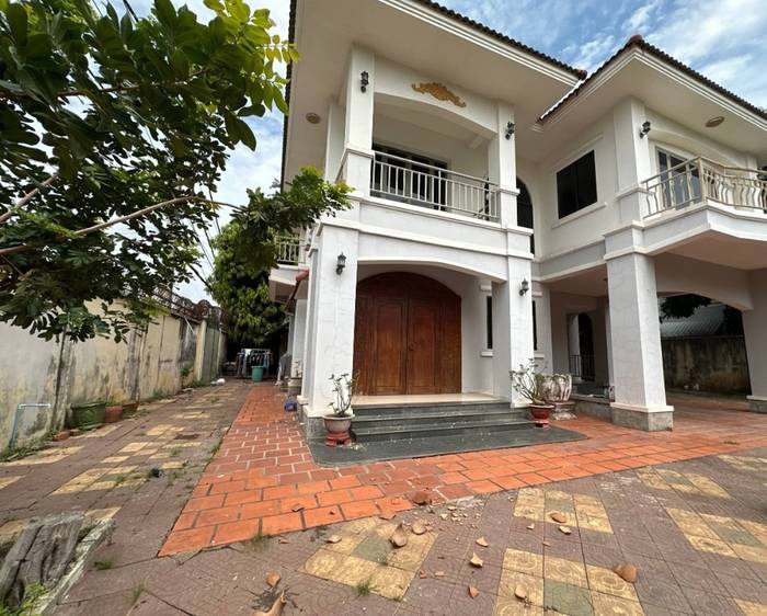 House and lot À vendre à Russey Keo $1,300,000