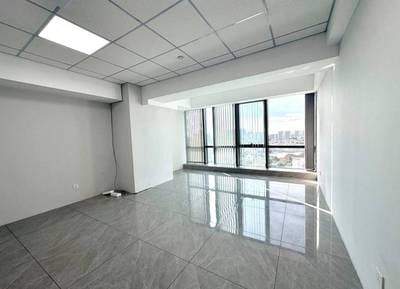 70 sqm Land Size Kanceláře K pronájmu