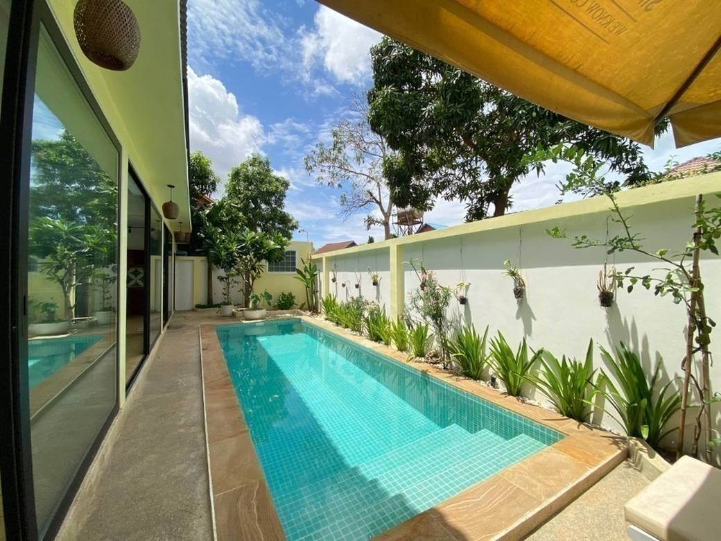 $1,300 Villa