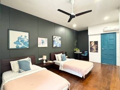 5 Bedrooms Villa For Sale