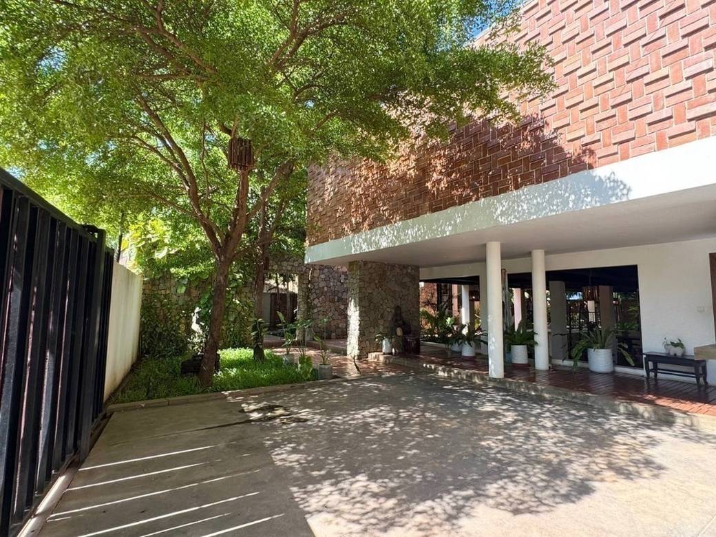 $850,000 Villa