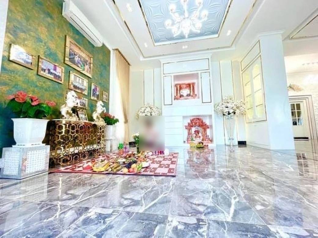 $1,400,000 Villa