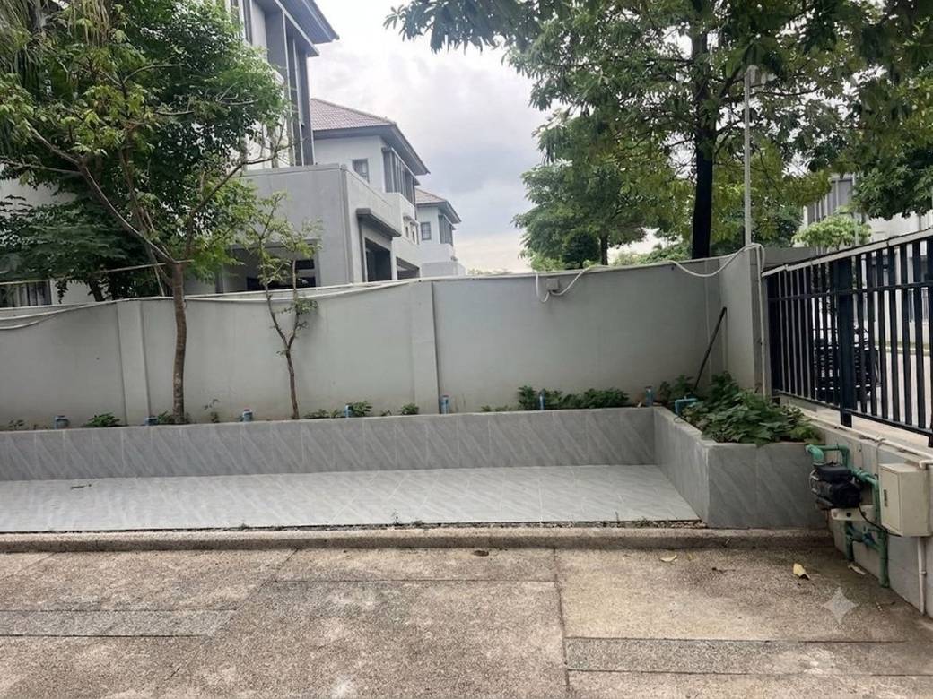 Villa For Sale with 3 Parking Space
