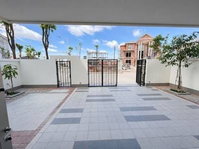 $2,400 Vila
