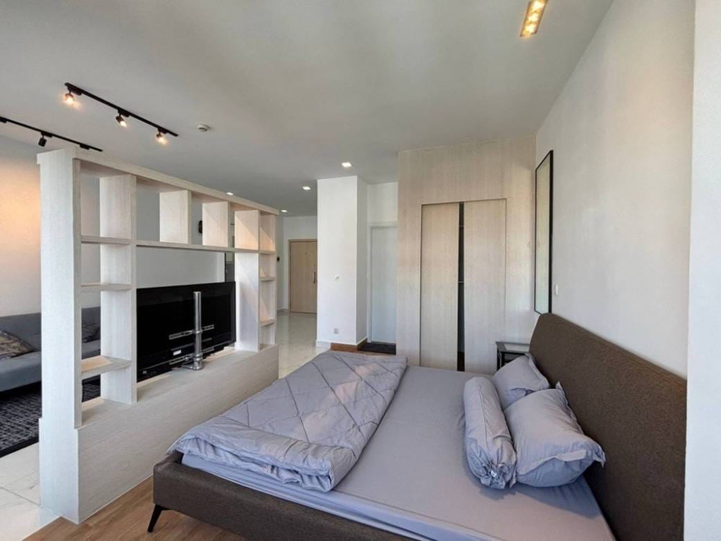 PS Crystal Condominium | Zařízeno Condo Na prodej