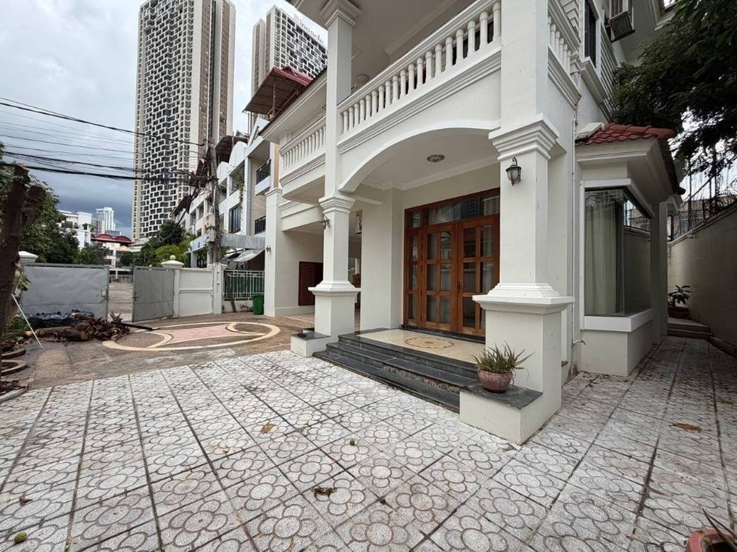 300 sqm Land Size Vila K pronájmu