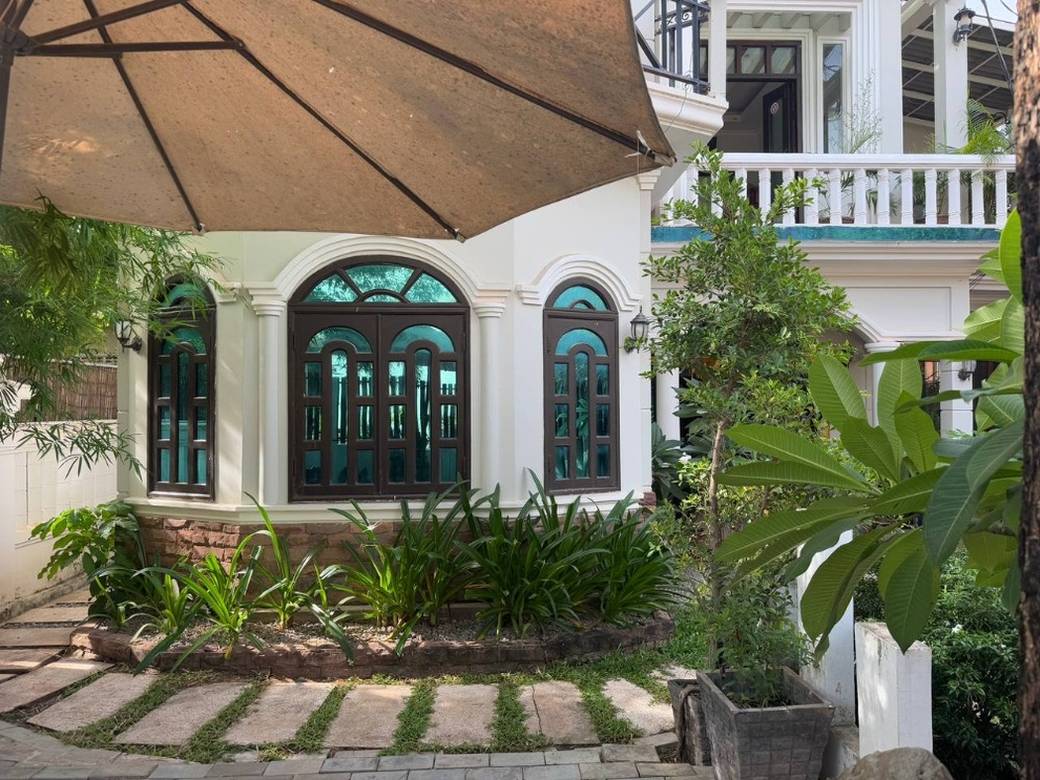 $900 Villa