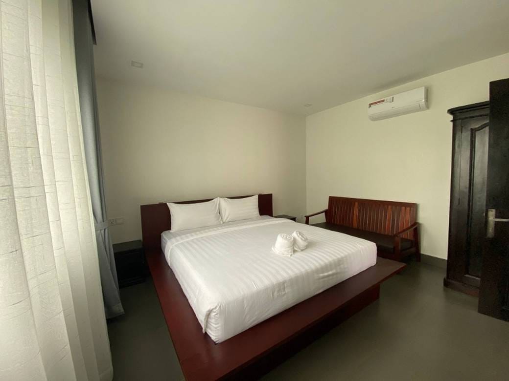 $4,000 Hotel