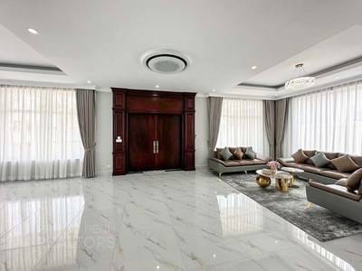 312.14平方米土地面积的别墅For Sale & Rent