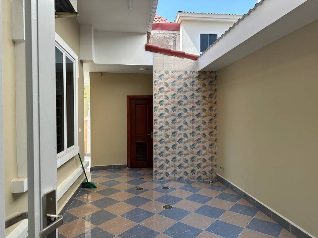 វីឡា សំរាប់ជួល ទំហំផ្ទះ 360 ម៉ែត្រការ៉េ នៅRussey Keo