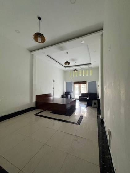 10 Bedrooms Flat House For Rent