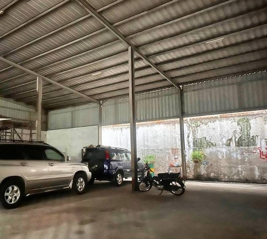 Entrepôt À louer de 575 m² de terrain pour $8,000