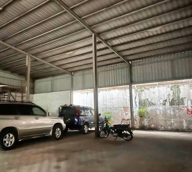 Entrepôt À louer de 575 m² de terrain pour $8,000
