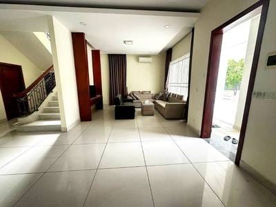 144 sqm Living Size Vila K pronájmu in Sen Sok