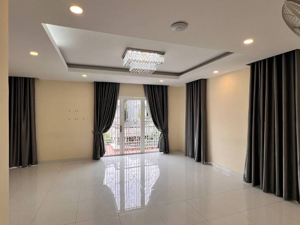 វីឡា សំរាប់ជួល នៅRussey Keo តម្លៃ $800