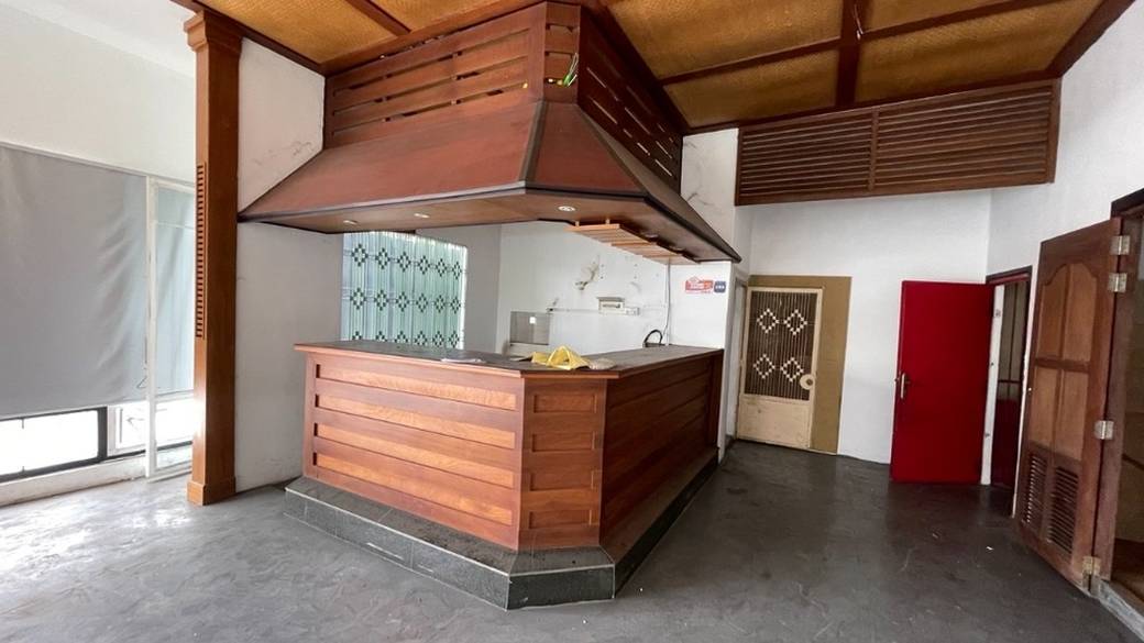 $1,200 Restaurant