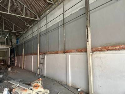 400 sqm Land Size Sklad Na prodej