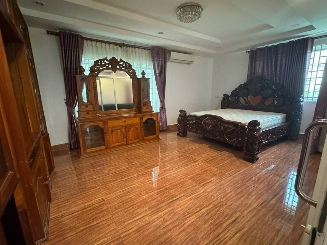 $2,500 Vila