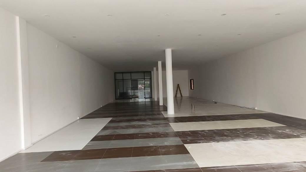 Building For Rent with 5 Parking Space