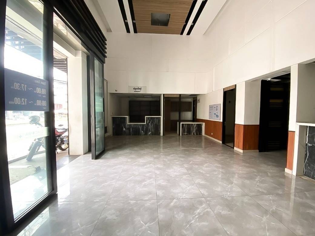 252 sqm Land Size Budova K pronájmu