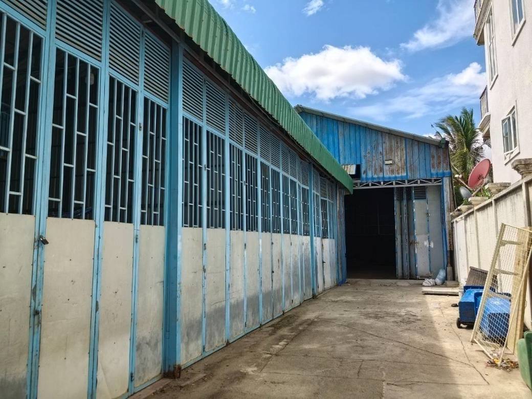 $332,800 Warehouse