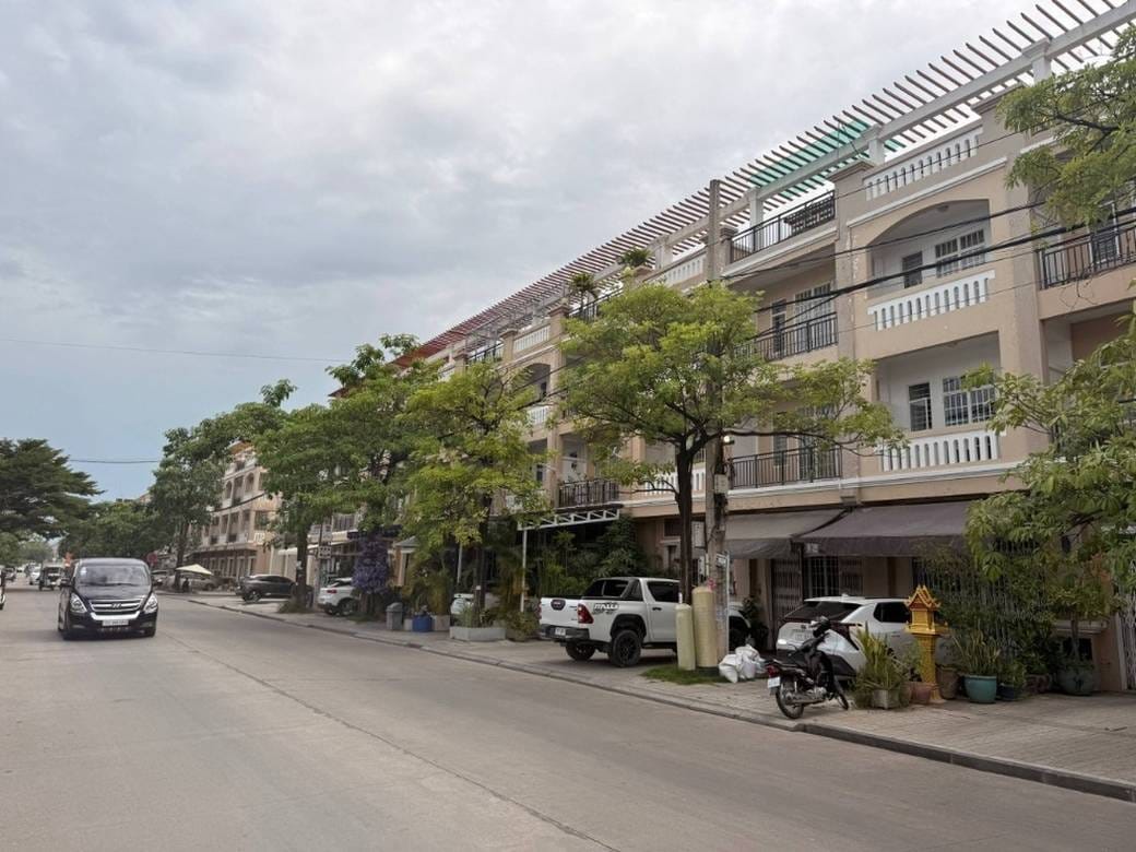 196 sqm Land Size Řadový dům Na prodej