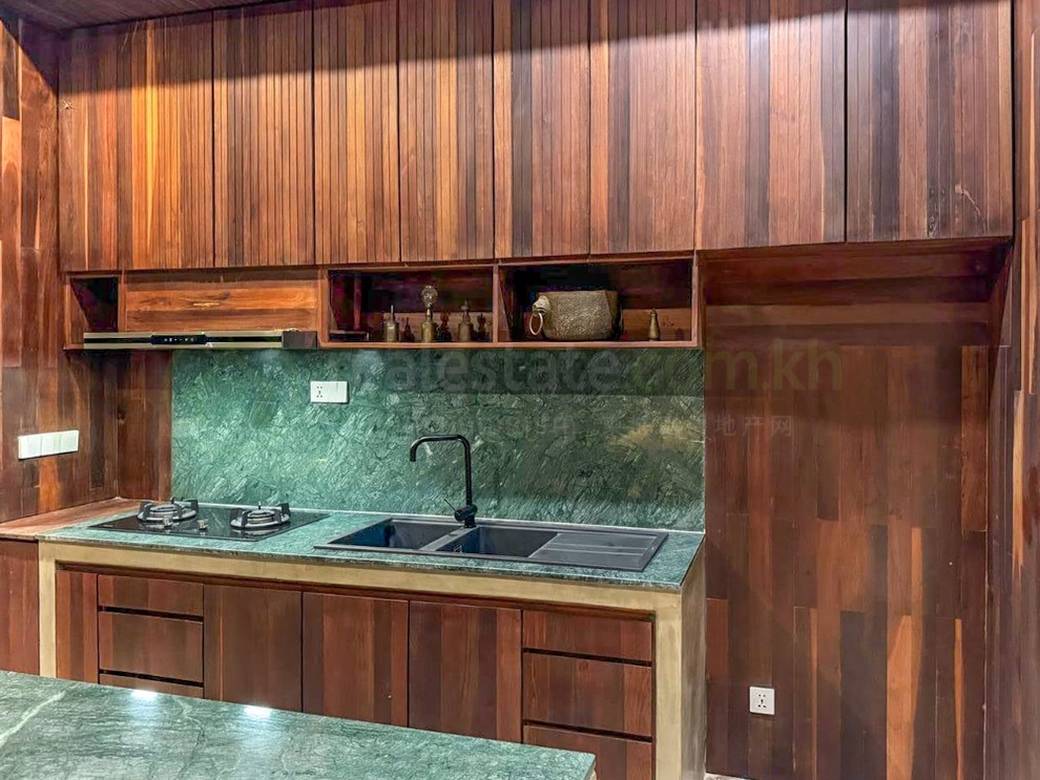 3 Bedrooms Vila Na prodej for $240,000