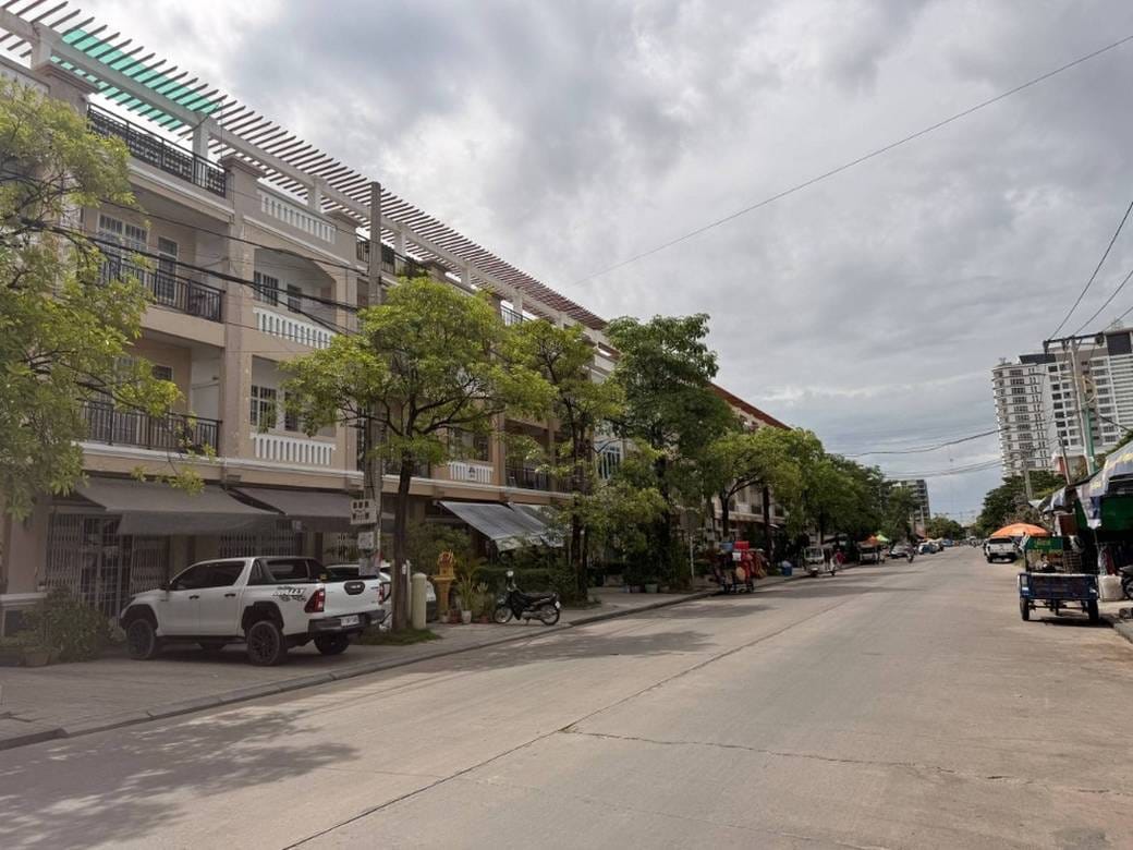 525 sqm Living Size Řadový dům Na prodej in Por Sen Chey