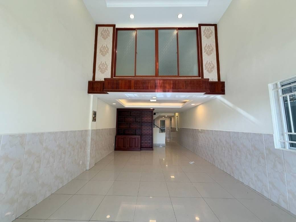 $300,000 Shophouse