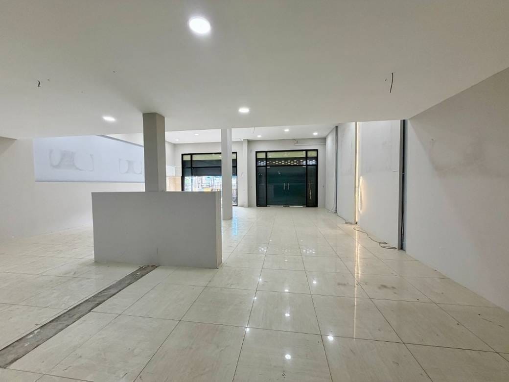 CommercialShophouse សំរាប់ជួល ទំហំផ្ទះ 384 ម៉ែត្រការ៉េ នៅSen Sok