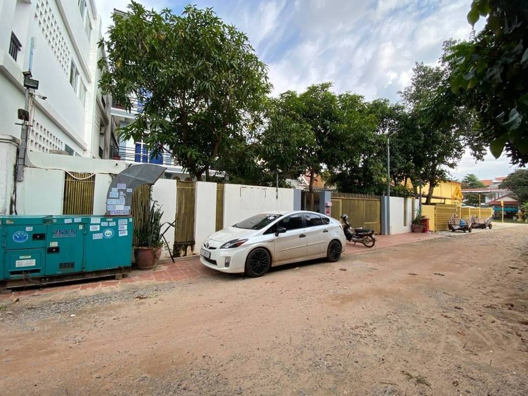 324 sqm Land Size Budova Na prodej