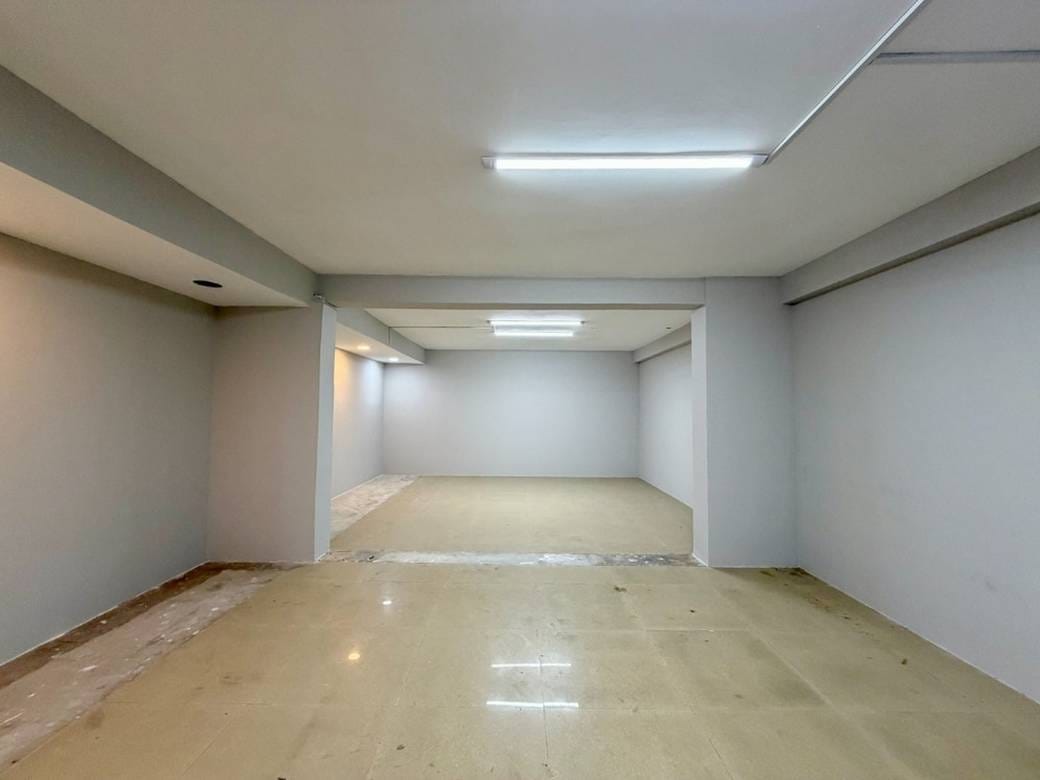 CommercialShophouse សំរាប់ជួល នៅSen Sok តម្លៃ $1,700