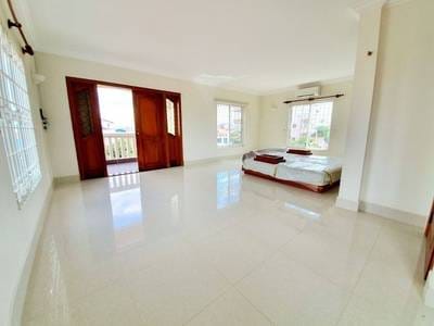 324 sqm Land Size Vila K pronájmu for $1,400