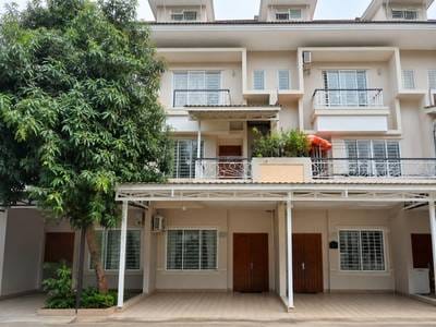 Borey Peng Huoth: The Star Platinum Athina | $600 Maison en rangée