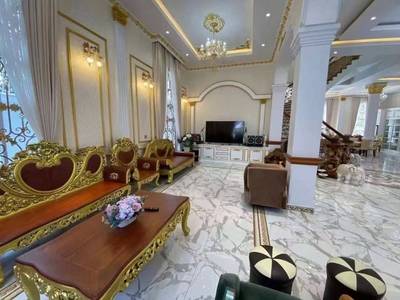 $2,800,000 Villa