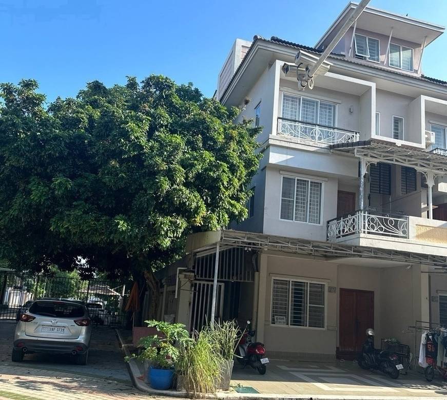 Corner Link House for Sale in Borey Peng Huoth Boeung Snor