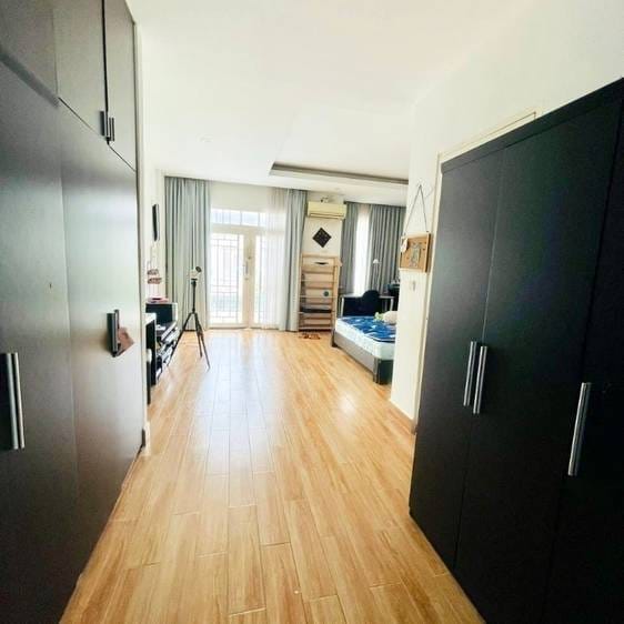 Dom szeregowy Na wynajem o powierzchni mieszkalnej 127.2 m² w Chroy Changvar