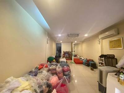 ផ្ទះជាប់គ្នា សំរាប់លក់ ទំហំផ្ទះ 280 ម៉ែត្រការ៉េ នៅToul Kork