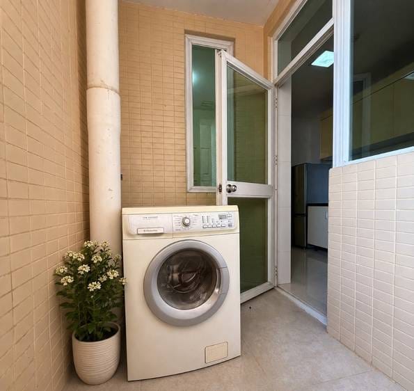 $1,500 Condo