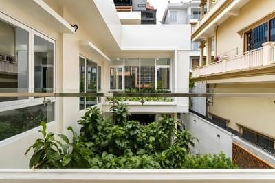 Villa À louer de 475 m² de terrain