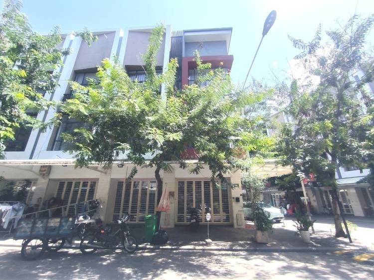 Nirouth, Chbar Ampov, Phnom Penh的店屋出售