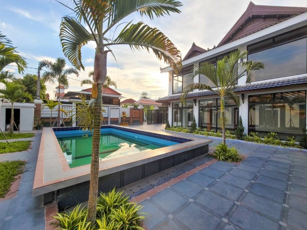 711 sqm Land Size Villa For Sale & Rent