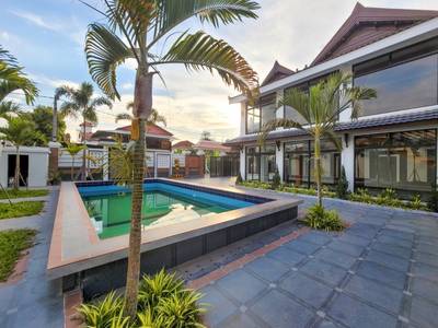 711 sqm Land Size Villa For Sale & Rent